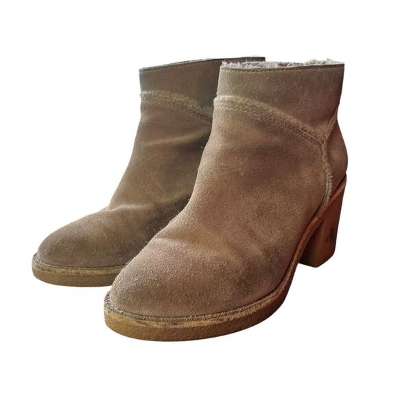 Ugg light brown suede heeled booties. Size 6 - Picture 10 of 12